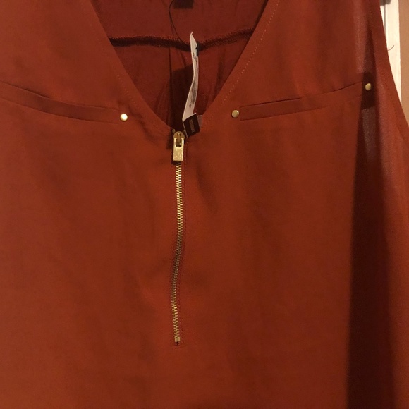 New with tag Express sleeveless v neck top with front zipper size S - Picture 3 of 4